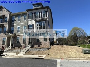 Building Photo - 300 Overture Ct SE