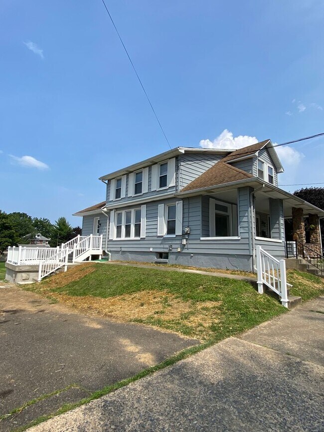 Foto del edificio - Cozy Renovated 2-Bedroom Home in Emmaus – ...