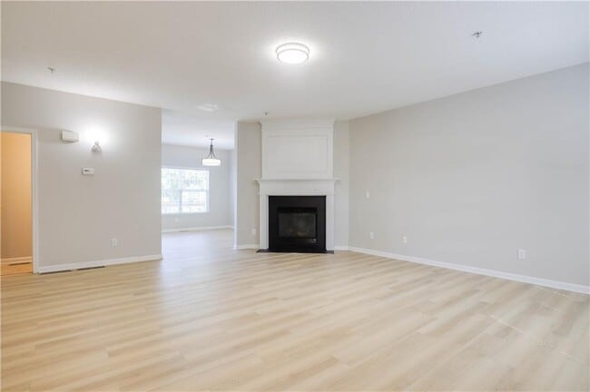 Building Photo - 1200 Charleston Ct
