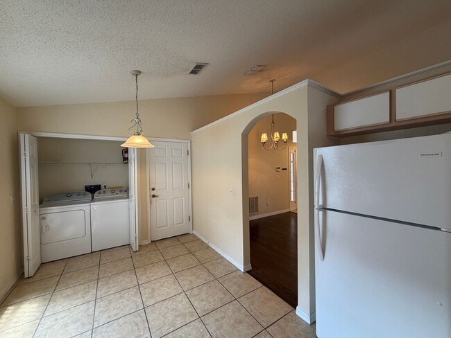 Building Photo - Private pool Single Family House 3 Beds 2 Baths, Resort Style Community. Easy access to Champions...