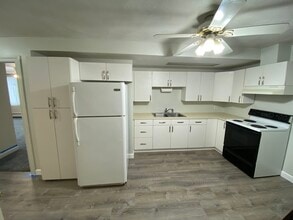 Building Photo - 919 Main St