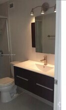 Building Photo - 400 Kings Point Dr