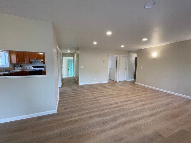 Building Photo - 932 Alba Ct