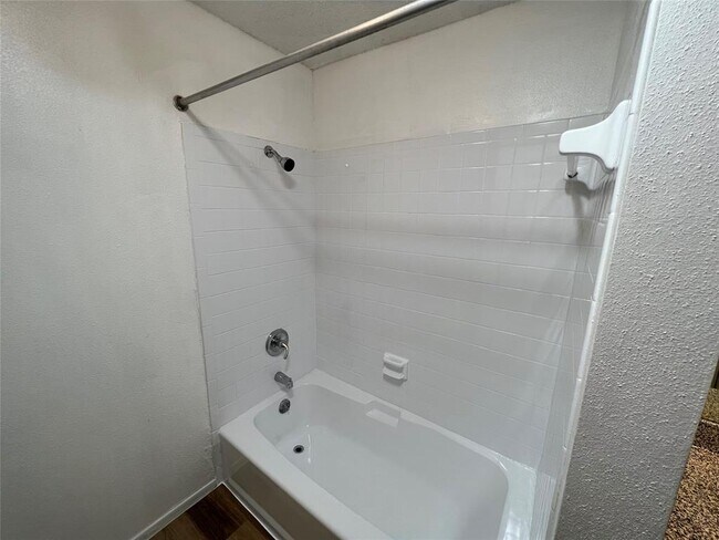 Foto del edificio - 3764 Tanglewilde St