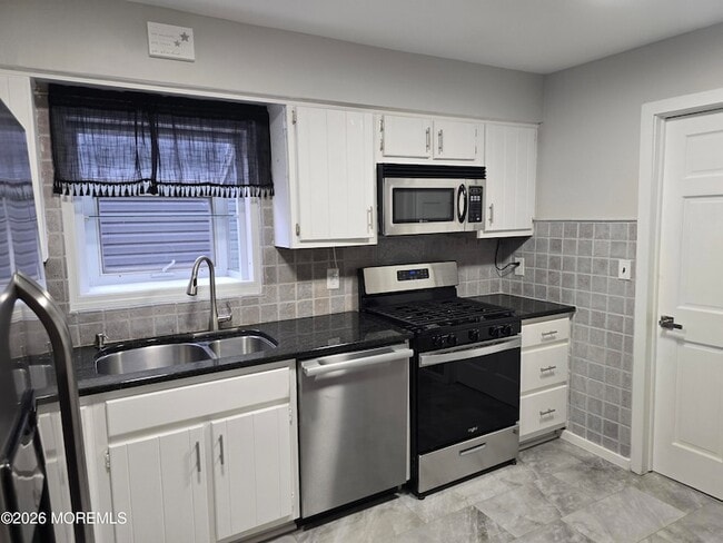 Building Photo - 713 Buchanan St