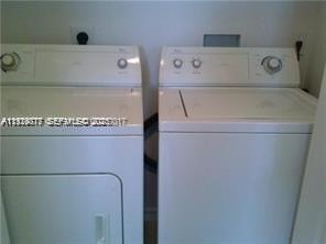 Foto del edificio - 2442 Centergate Dr