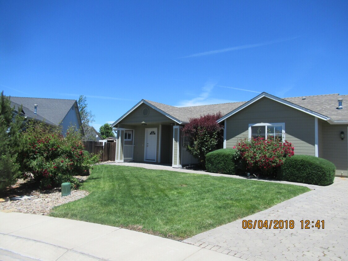 Primary Photo - 1300 W Aylesbury Ct