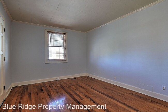 Building Photo - 3 br, 2 bath House - 1540 Pineola Avenue