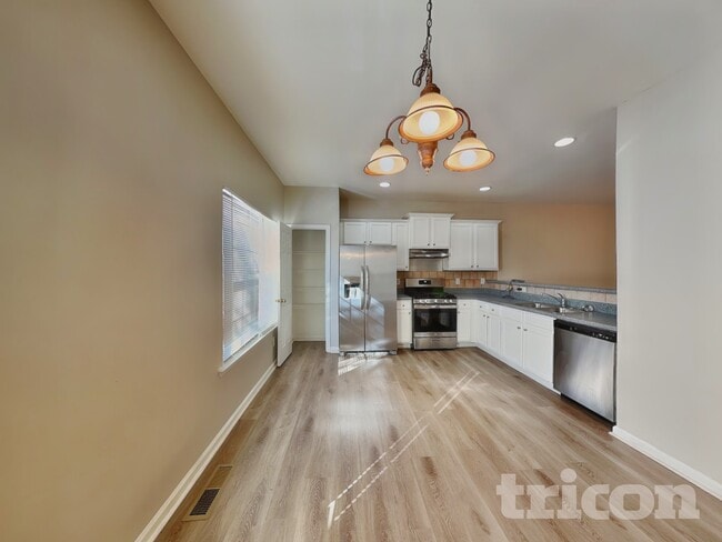 Foto del edificio - 728 Celeste Ln