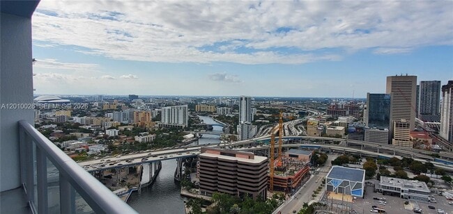 Foto del edificio - 185 SW 7th St