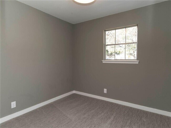 Building Photo - 800 Sahara Ave