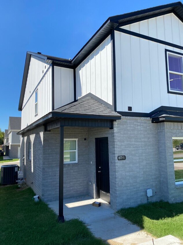 Foto principal - 877 S Rupple Rd