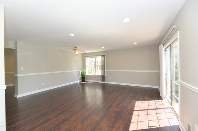 Building Photo - 709 Snowdrop Ct