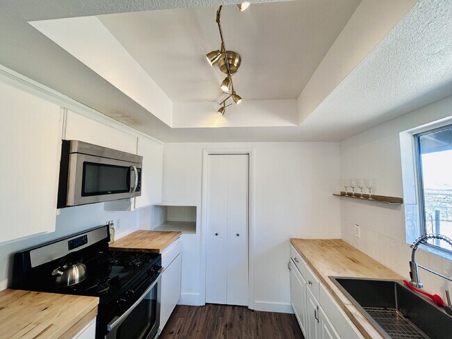 Foto del edificio - Beautiful 4 Bedroom House for rent in South Joshua Tree