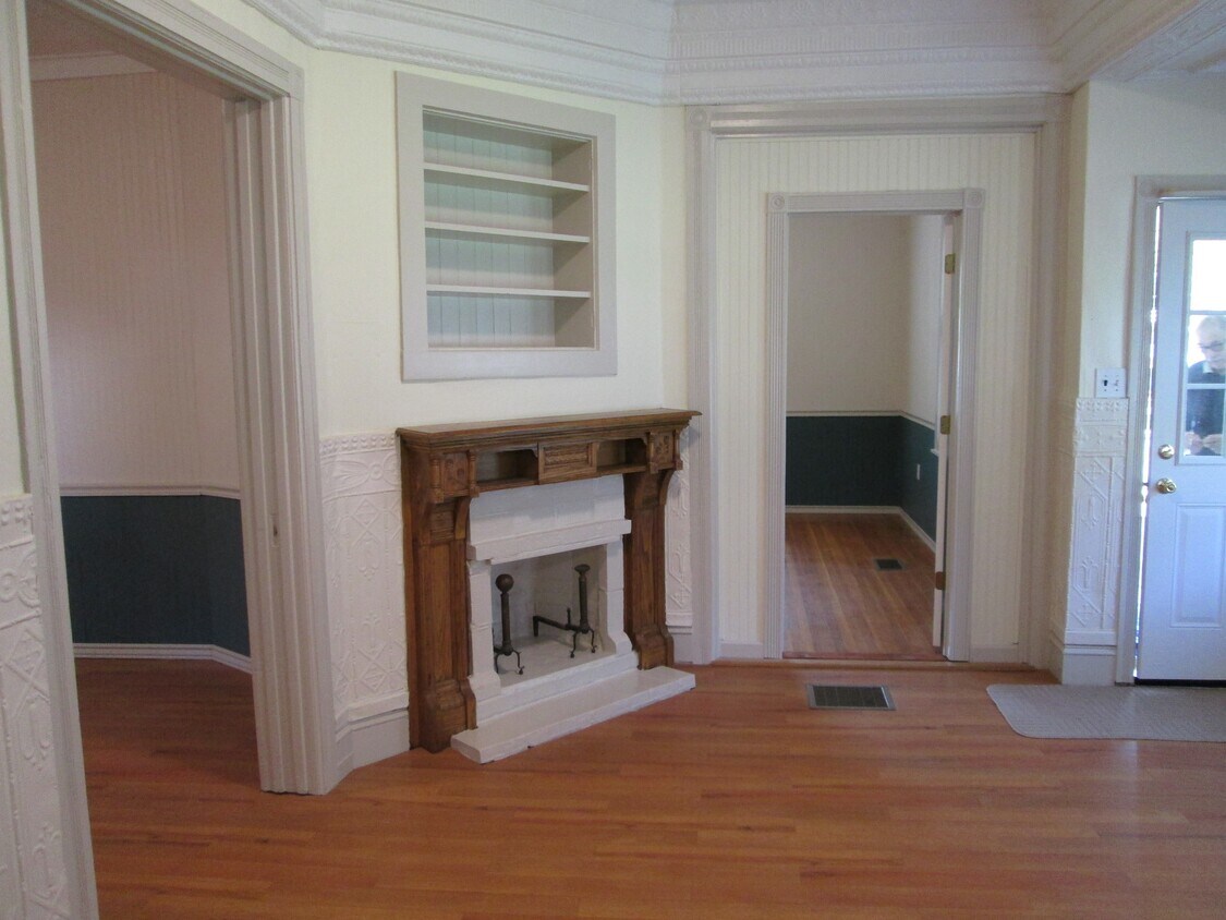 Foyer - 20 Church St