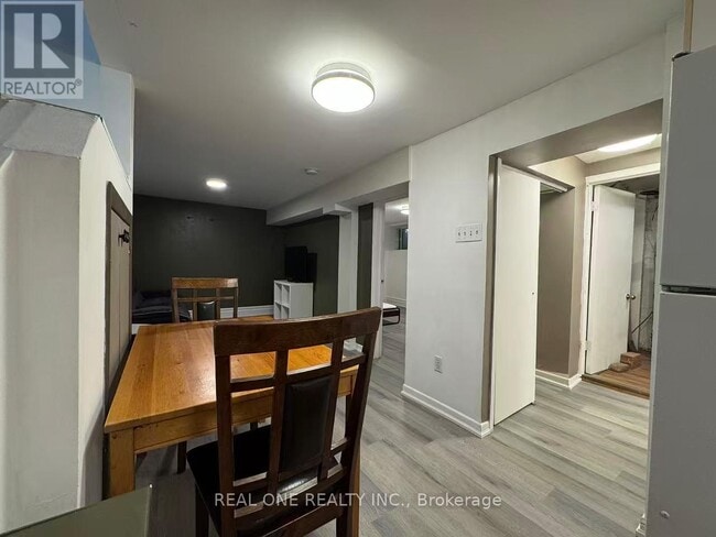 Building Photo - 391 Parkside Dr