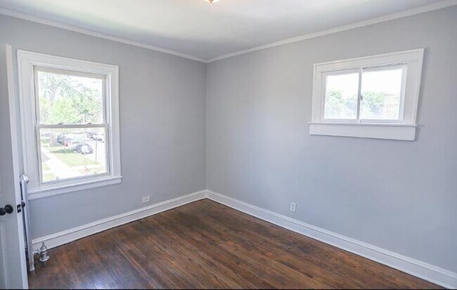 Building Photo - 3225 N Linder Ave