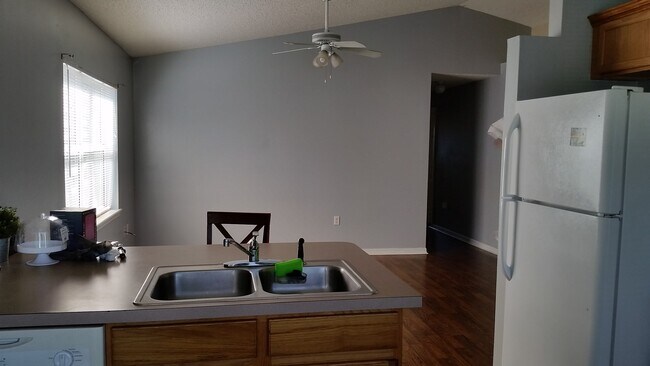 Building Photo - 8522 Rainbow Ave