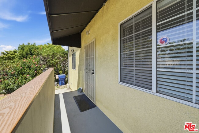 Building Photo - 1224 S Crenshaw Blvd