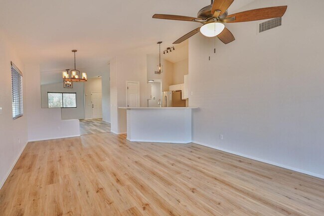 Building Photo - 7766 S Precious Opal Dr