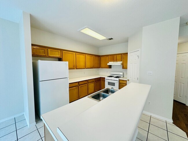 Building Photo - Awesome 3 Bed 2 Bath! Large Texas size home