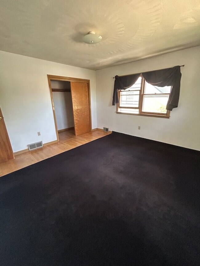 Foto del edificio - 1334 W 28th St