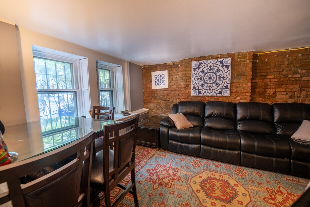 Foto principal - 284 Hudson Ave