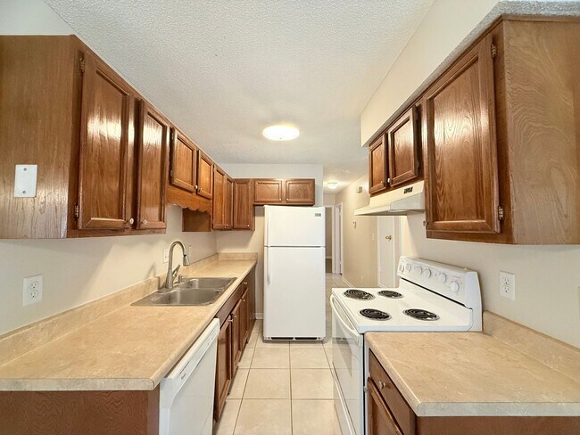Foto del edificio - Charming 2-Bedroom Quadplex