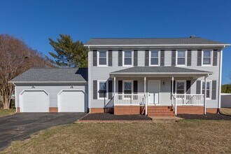 Building Photo - 35 Fox Run Ln