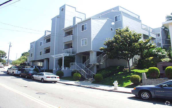 Building Photo - 9700 Mountain Blvd