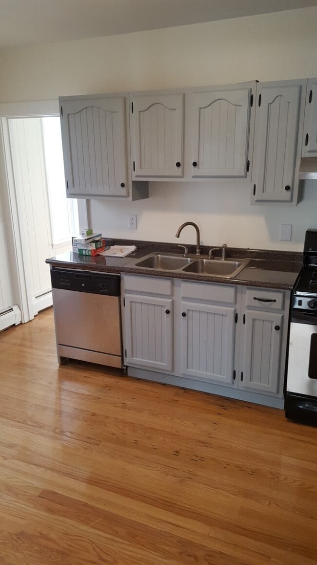 Building Photo - 12 Coventry Ave