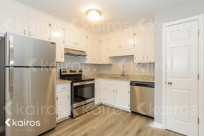 Foto del edificio - 415 Deer Park Dr