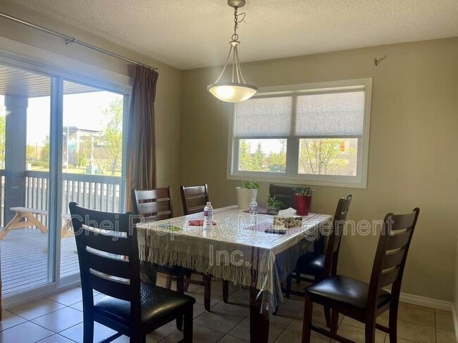 Photo du bâtiment - 7700 Ellesmere Ln