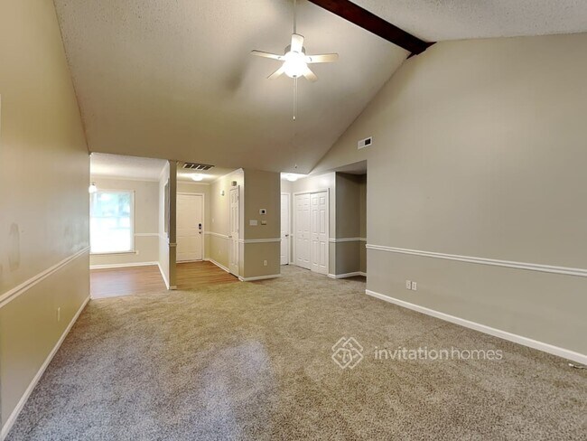 Building Photo - 635 Tryon Pl