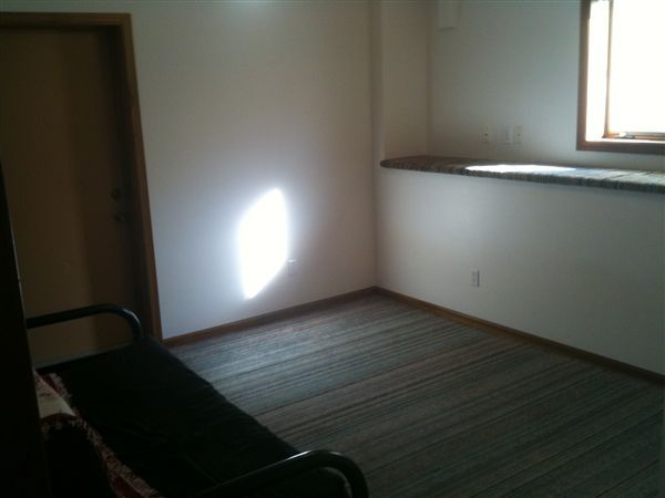 Building Photo - 1 br, 0.5 bath  - 264 W 16th St upper unit