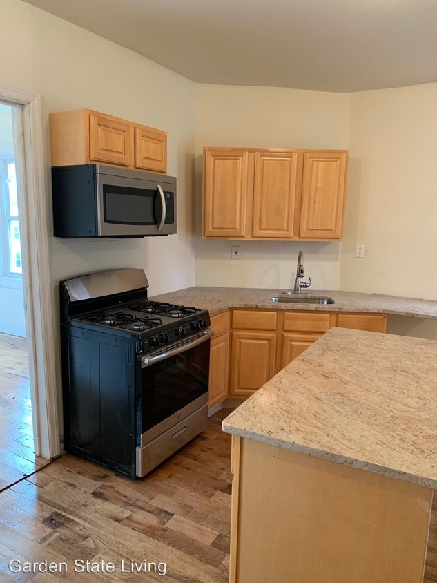 Primary Photo - 3 br, 1 bath Apartment - 333 Summer Avenue