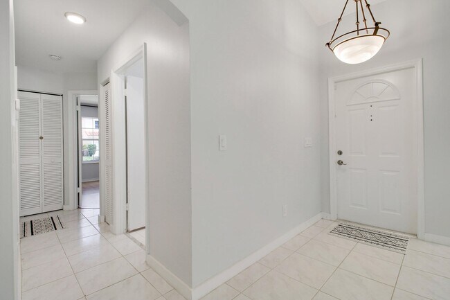 Foto del edificio - 7333 Burgess Dr