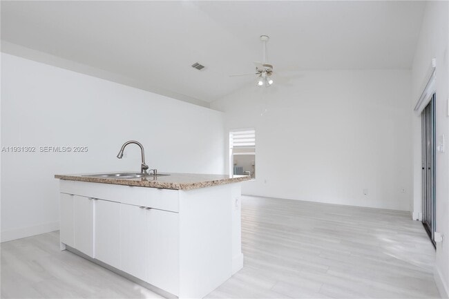 Building Photo - 1901 SW 129th Terrace