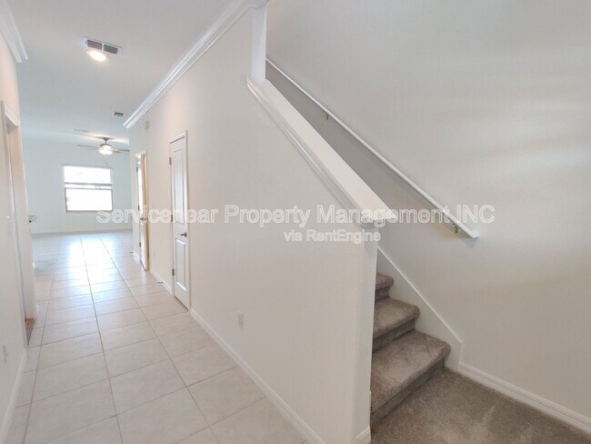 Foto del edificio - 9665 Ashworth Pl