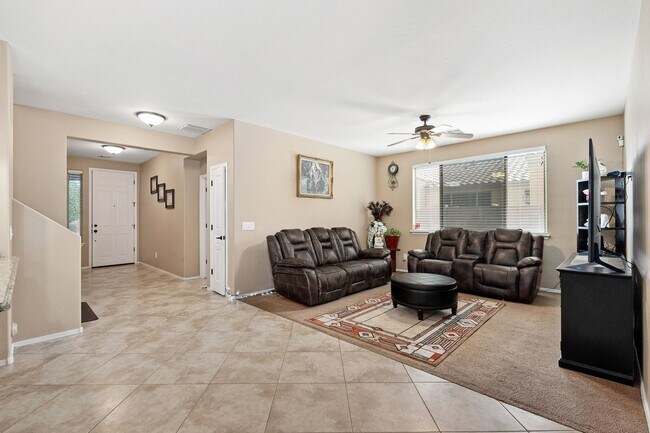 Foto del edificio - Welcome Home! This stunning 4 bedroom, 3 b...