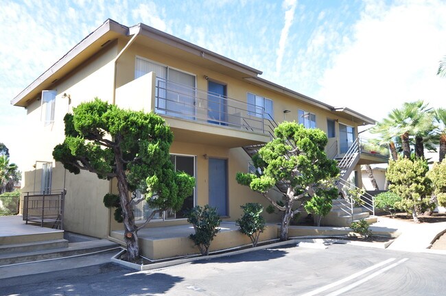 Foto del edificio - A Walkers Paradise and Serene Canyon Views in one of San Diego's most charming neighborhoods, Mis...