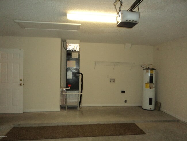 Building Photo - 8126 Hilsdale Rd