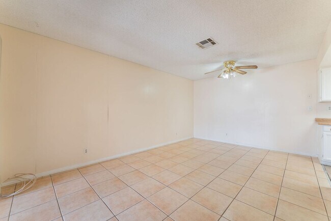 Foto del edificio - Spacious One-Bedroom Condo for Rent!