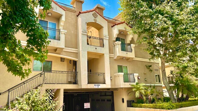 Building Photo - 5727 Camellia Ave