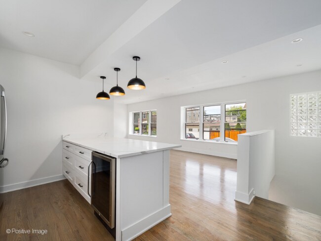 Foto del edificio - 2223 W Addison St