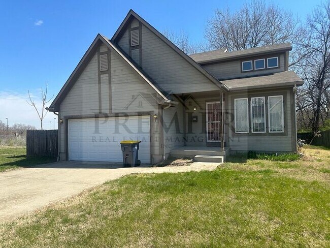 Building Photo - BEAUTIFUL 3 bd / 2 ba 1815 Kansas Ave, Kan...