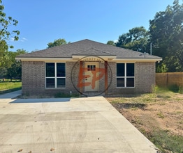 Building Photo - 2211 Parrish St