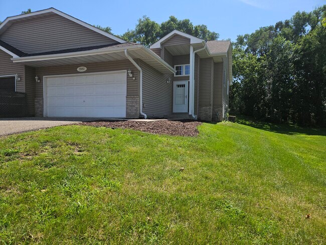 TwinHome Front View - 15951 Hyland Pointe Ct