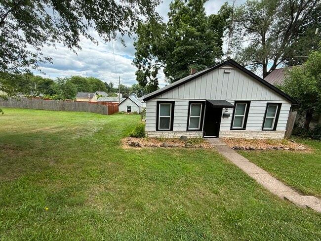Building Photo - 415 9th Ave