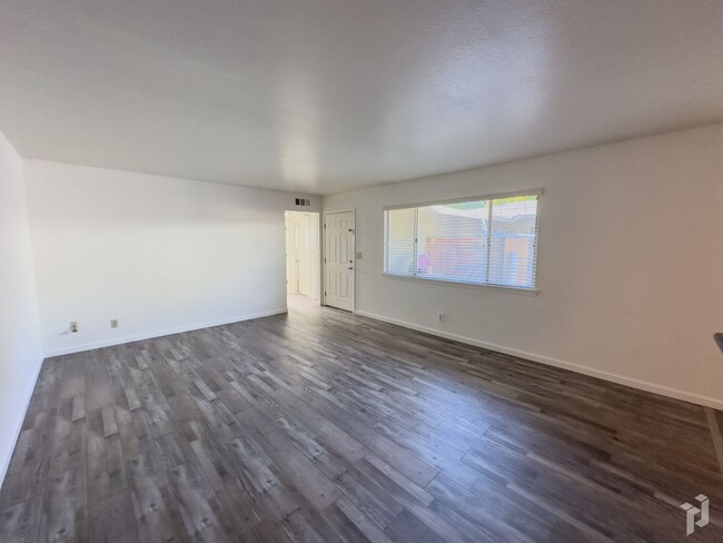 Foto del edificio - Beautifully Updated Condo! MOVE IN SPECIAL...